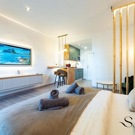 Seaview Beachfront Studio With Aqua Park & Balcony Benalmádena Exteriör bild