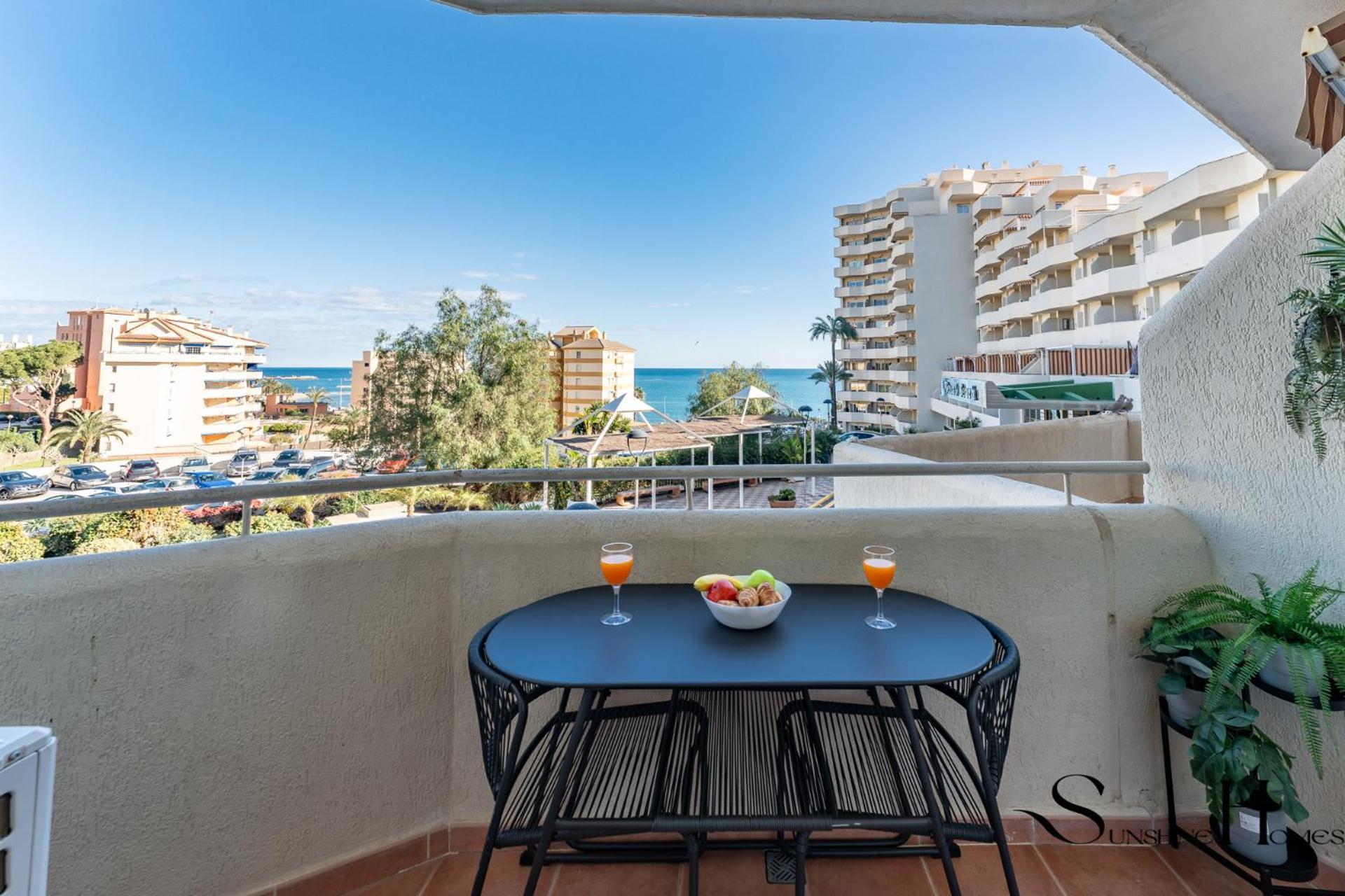 Seaview Beachfront Studio With Aqua Park & Balcony Benalmádena Exteriör bild