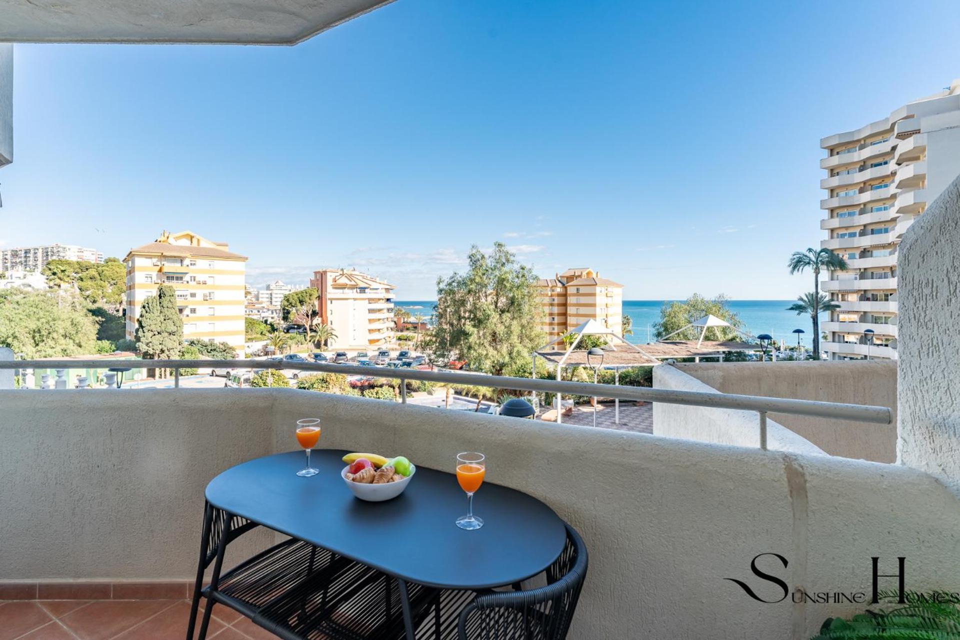Seaview Beachfront Studio With Aqua Park & Balcony Benalmádena Exteriör bild