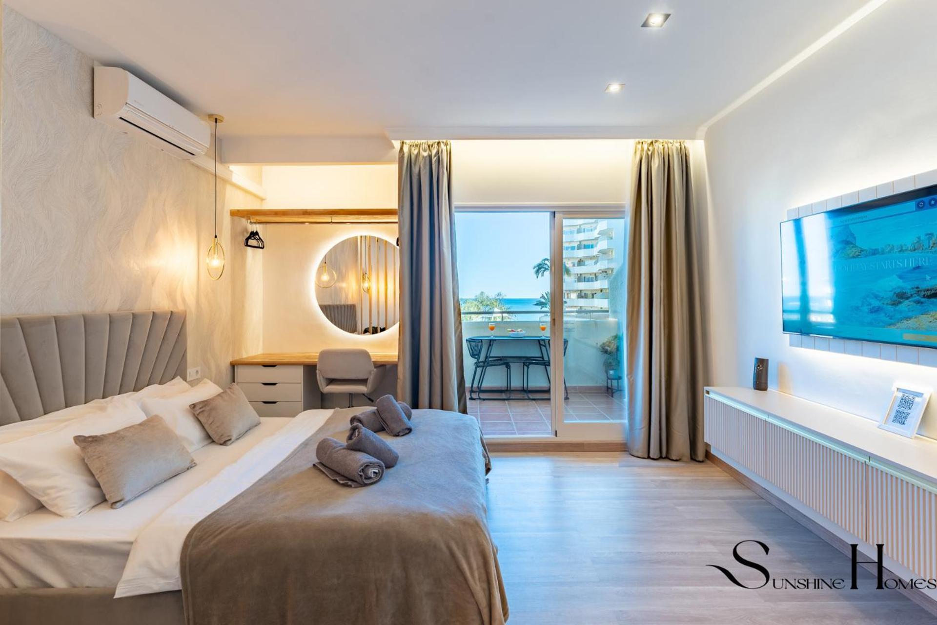 Seaview Beachfront Studio With Aqua Park & Balcony Benalmádena Exteriör bild