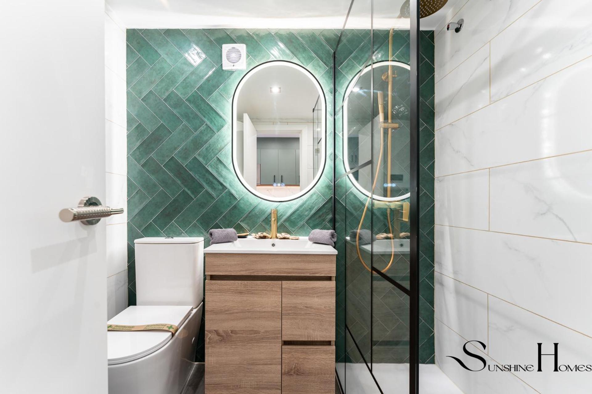 Seaview Beachfront Studio With Aqua Park & Balcony Benalmádena Exteriör bild