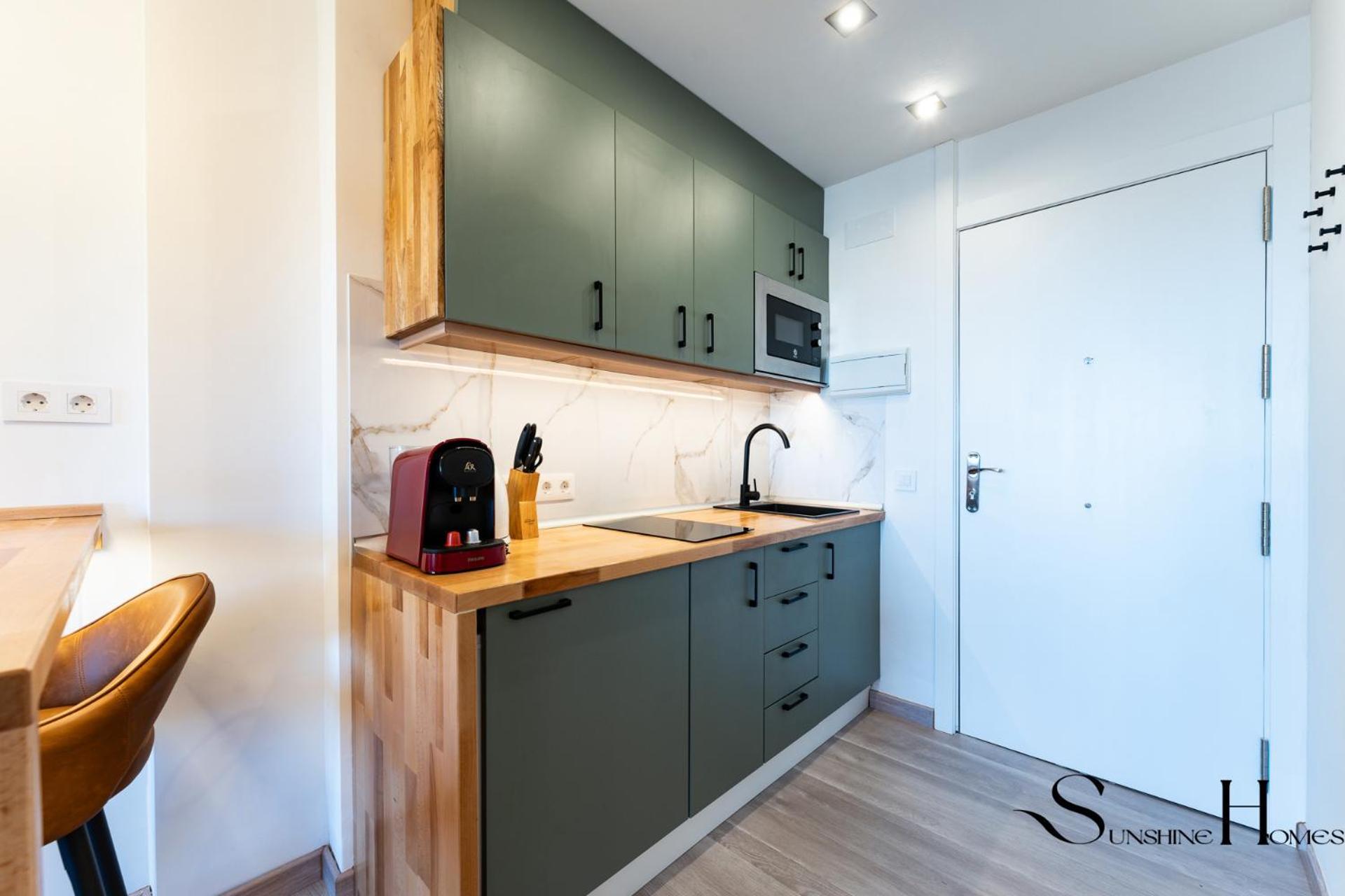 Seaview Beachfront Studio With Aqua Park & Balcony Benalmádena Exteriör bild